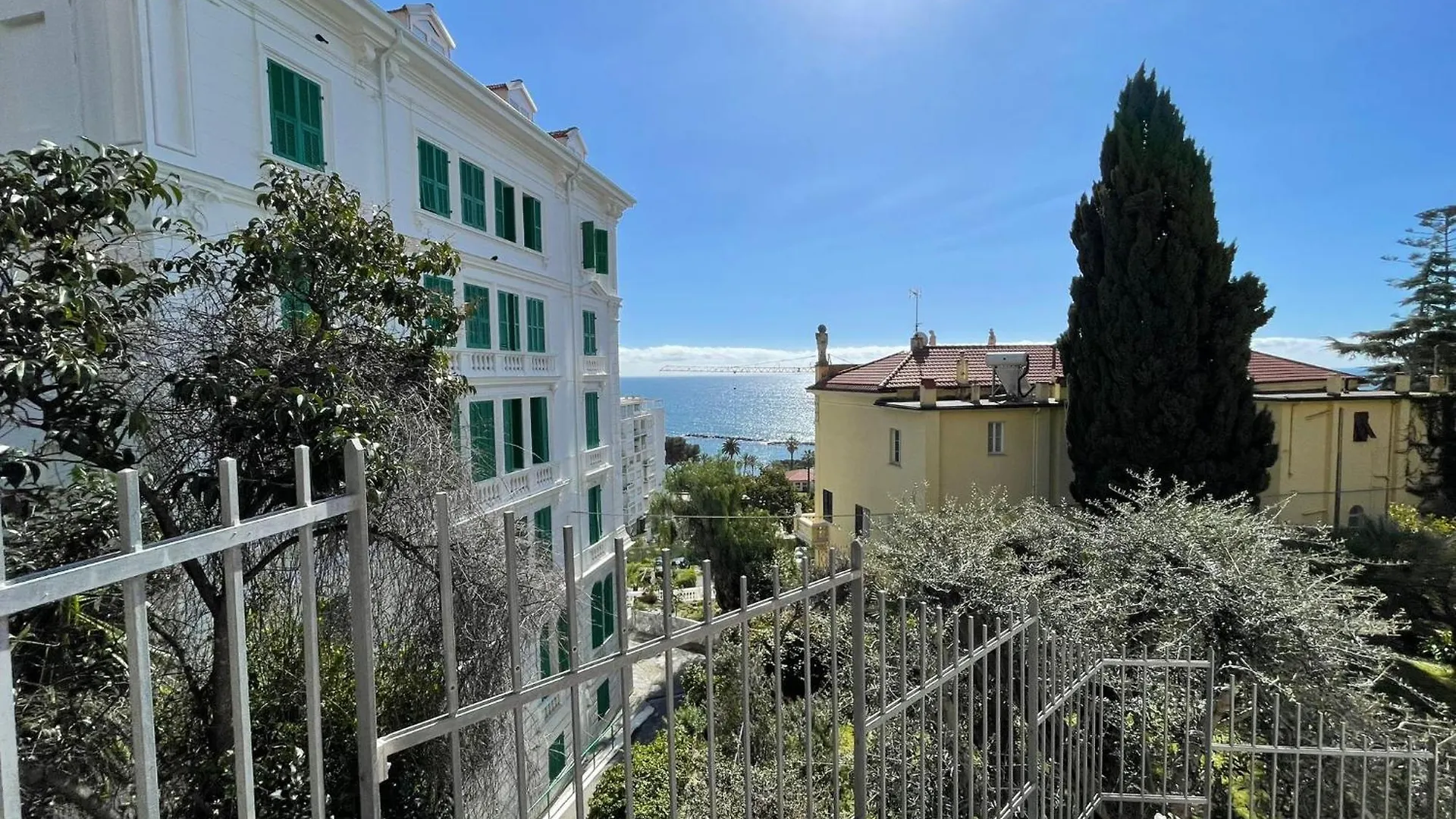 Flower Sea Hope-Con Posto Auto A 10 Minuti Dalla Spiaggia Sanremo 0*,  Italy