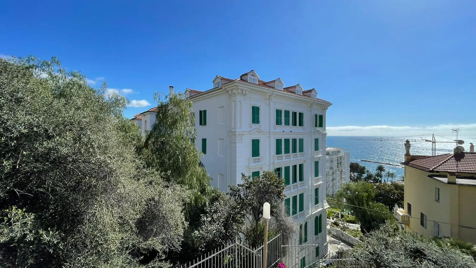 Flower Sea Hope-Con Posto Auto A 10 Minuti Dalla Spiaggia Sanremo Apartment