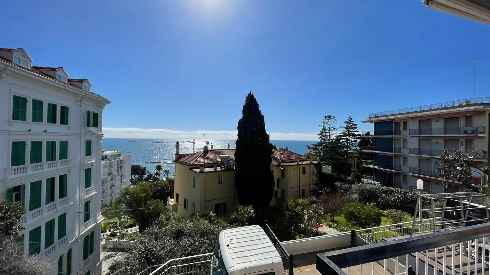 Apartment Flower Sea Hope-Con Posto Auto A 10 Minuti Dalla Spiaggia Sanremo Italy